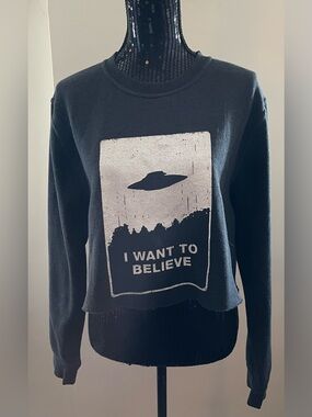 Mountain Ridge Black "I Want to Believe" UFO Graphic Sweatshirt Size Medium